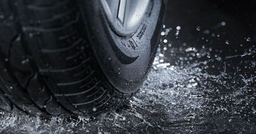  Để phòng tránh rủi ro, các bác nên xoay và cân bằng lốp mỗi khi thay dầu