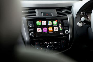 Màn hình Nissan Navara 2022 hỗ trợ Apple CarPlay và Android Auto
