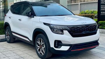 Phiên bản thể thao X-Line và GT-Line sở hữu thêm phần viền ốp cản trước/sau, nẹp hông và ốp má phanh trước sơn cam/đỏ nổi bật