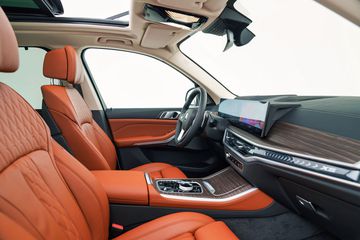 Phiên bản M Sport của X5 LCI sử dụng da thuần chay Sensafin hoàn toàn mới.