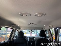 Cửa gió điều hòa trên trần xe