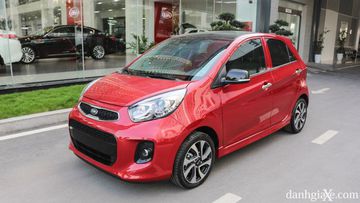 Hyundai i10 Hatchback At và Kia Morning Luxury AT