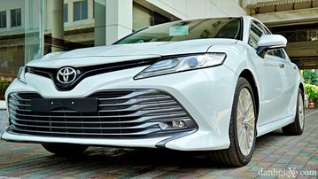 So sánh nhanh Toyota Camry 2020 và VinFast LUX A2.0 2020 5 toyota camry 2020 danhgiaxe 12 005540