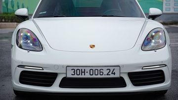 Phần mui xe của Porsche 718 2024 Cayman thấp đặc trưng