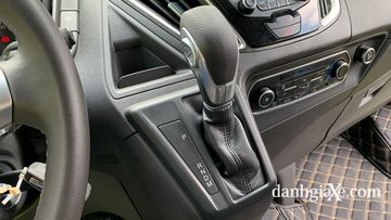 Danh gia so bo xe Ford Tourneo 2019