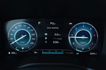 Cụm đồng hồ hiển thị thông số kỹ thuật dạng digital trên Hyundai Santa Fe 2023