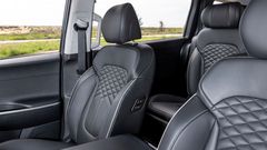 Ghế lái trên Hyundai Custin 2024 trang bị chỉnh điện