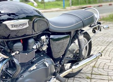 Thiết kế yên xe với chiều cao chỉ 790mm tạo tư thế ngồi thoải mái cho người lái