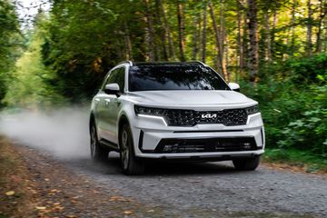 KIA Sorento 2022 đổi mới toàn bộ về ngoại thất, cấu trúc khung gầm và động cơ