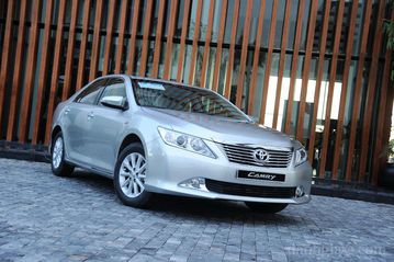 Theo sau sự ra mắt thế hệ mới trên toàn cầu vào năm 2012, Toyota Việt Nam cũng nhanh chóng cho ra mắt Camry đời mới