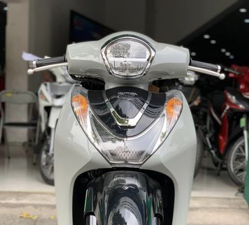 Đầu xe Honda SH Mode 125cc được thiết kế bo tròn với thiết kế đèn chiếu sáng 2 tầng LED hiện đại