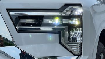 Cụm đèn chiếu sáng chính trên Xpander 2023 sử dụng bóng LED trên bản AT