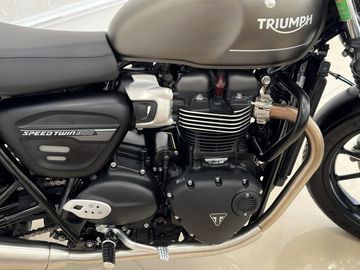 Triumph Speed Twin 900 2023 có khối động cơ Bonneville 900cc HT