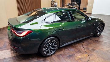 BMW 4 Series 2023 không được trang bị cánh lướt gió thể thao phía sau