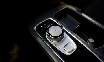 Bù lại AION ES 2025 có cụm núm xoay điều khiển sang số điện tử khá hiện đại