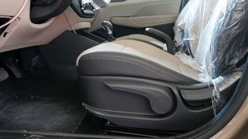 Hàng ghế đầu có chức năng chỉnh cơ