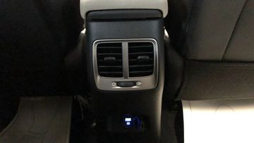 Tất cả phiên bản đều có cửa gió hàng ghế sau giúp làm mát nhanh và sâu hơn đến mọi vị trí ngồi