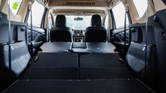 Dung tích khoang hành lý của Mitsubishi Xpander AT có phần rộng hơn so với đói thủ