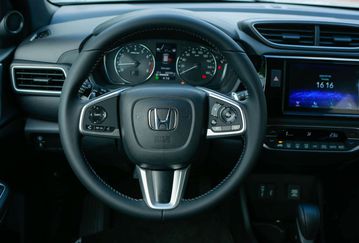 Thiết kế ba chấu đơn giản này có phần hơi “kém sang” nếu so với những mẫu xe anh em khác của BR-V. 