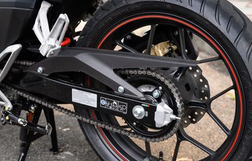 Phiên bản Đặc Biệt và Thể Thao sở hữu xích có vòng phớt O (Seal chain)