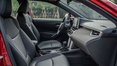 Hàng ghế trước kiểu thế thao của Toyota Corolla Cross 1.8HV