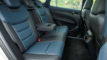 Hàng ghế thứ hai của Ford Territory 2023 có thể gập 60:40 để mở rộng tối đa khoang hành lý