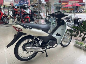 Phần đuôi xe Honda Wave Alpha 2024 được vuốt lên cao gọn gàng