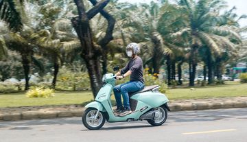 Ở điều kiện vận hành lý tưởng, VinFast Vento có thể đạt tốc độ tối đa 80km/h và tăng tốc từ 0-50km trong 8s