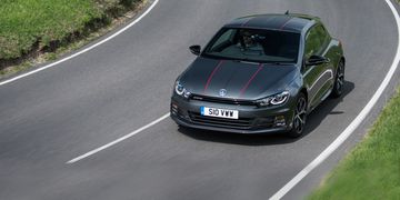 Thân xe là những đường nét uyển chuyển, tinh tế