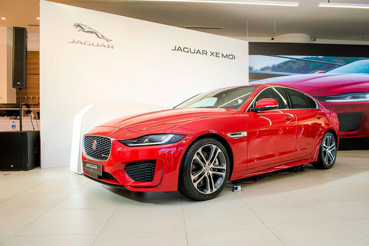 jaguar xe.jpg