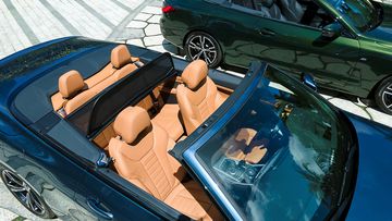 Phiên bản 430i Convertible có cửa sổ không viền thể thao