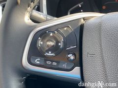 Các nút bấm được tích hợp bên trái mặt vô lăng