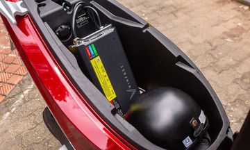 Thể tích cốp lớn hơn gần 40% so với cốp của một số mẫu xe tay ga tầm trung hiện tại