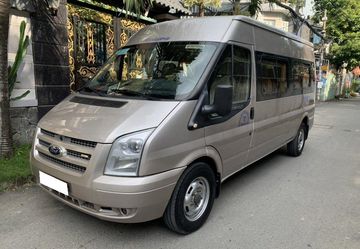 Ford Transit thế hệ thứ 2 tại Việt Nam năm 2012