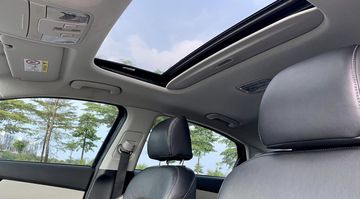 Cửa sổ trời trên Kia K3 2023