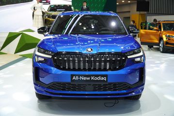 Nắp capo Skoda Kodiaq 2025 cũng được thiết kế mới tạo cho đầu xe khỏe khoắn hơn