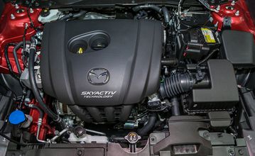 Nhờ hộp số tự động 6 cấp cùng hệ dẫn động cầu trước, Mazda CX-3 2023 có khả năng vận hành mượt mà và tiết kiệm nhiên liệu
