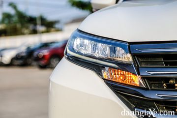 Toyota Rush 2022 tiếp tục trang bị đèn pha LED vuốt mảnh