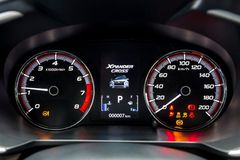 Đồng hồ thông tin analog trên Xpander Cross