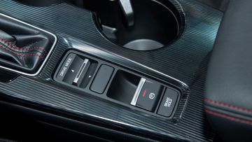Honda Civic 2022 trang bị tiêu chuẩn phanh tay điện tử với chế độ giữ phanh tự động