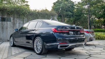 Đuôi xe BMW 7 Series 2023 tiếp tục thiết kế trang trọng và ấn tượng của ngôn ngữ thiết kế tổng thể
