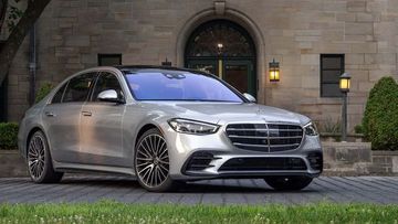 Mercedes-Benz S-class được trang bị nội thất xa hoa với độ giải trí cao