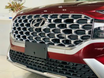 Gương mặt của Hyundai SantaFe 2023 được “trẻ hóa” với lưới tản nhiệt sở hữu hoạ tiết vân sóng mới lạ