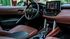 Màn hình trung tâm của Toyota Corolla Cross lên đến 9 inch khá thoải mái