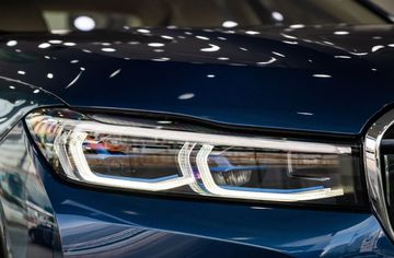 Dải đèn LED ban ngày và hệ thống đèn pha được ứng dụng công nghệ BMW Laserlight