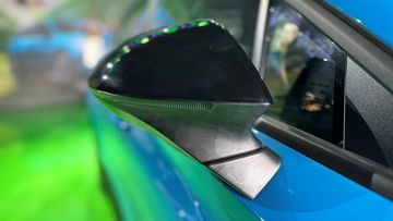 Gương chiếu hậu MG4 EV 2024 khá hiện đại với kiểu thiết kế đậm chất khí động học