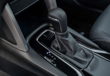 Cần số trên Corolla Cross 1.8V