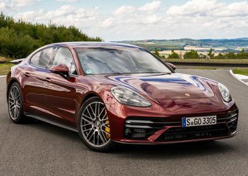 Thiết kế đầu xe của Porsche Panamera Turbo S 2024