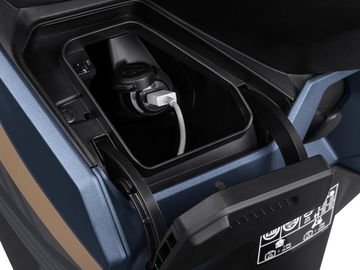 Honda Vario 160 2024 được tích hợp sạc USB loại A vô cùng tiện lợi