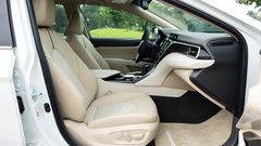 Ghế phụ chỉnh điện của Toyota Camry 2.0G